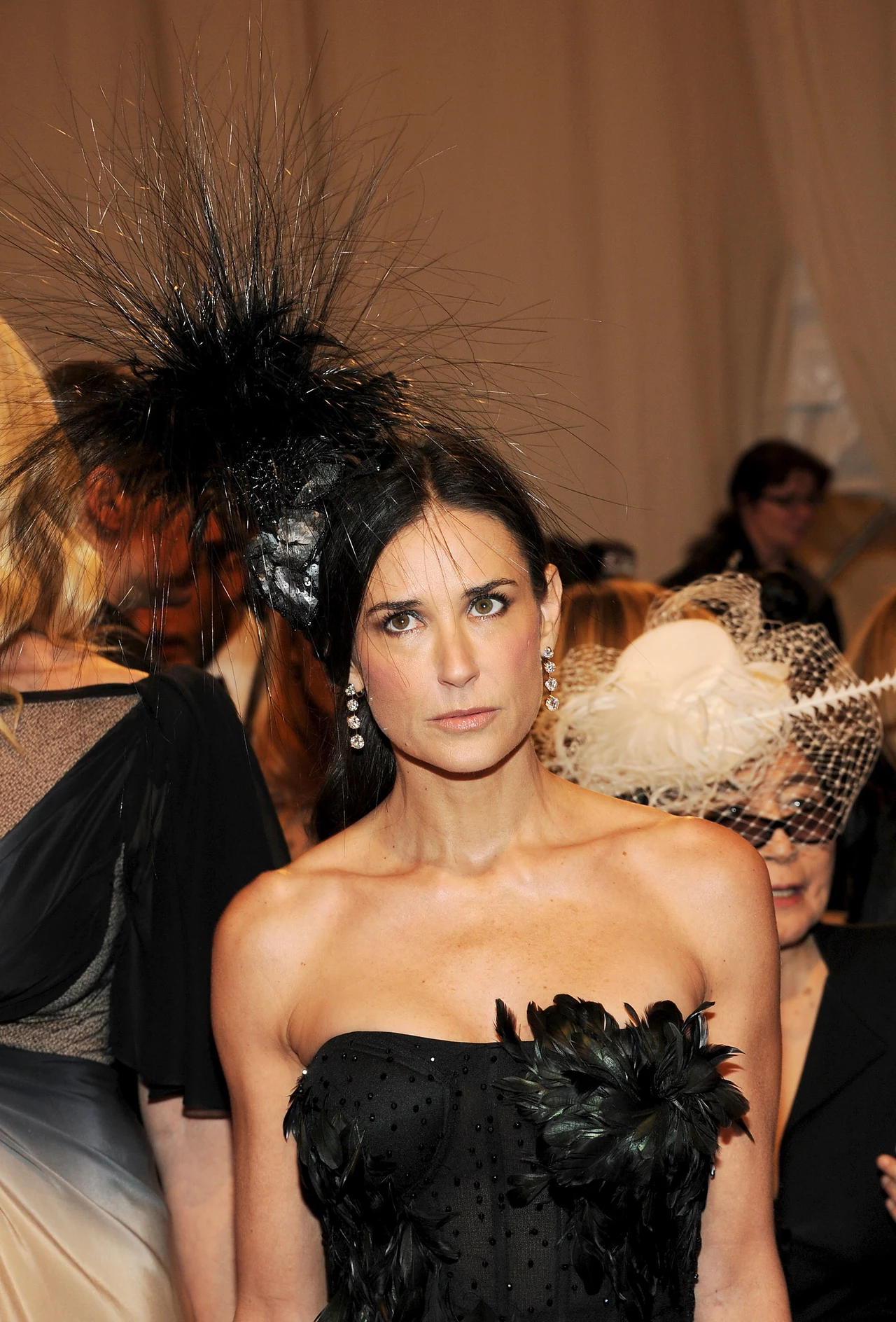 Demi Moore uważa, że dobrze dobrane perfumy potrafią poprawić samopoczucie. Demi Moore uważa, że dobrze dobrane perfumy potrafią poprawić samopoczucie.