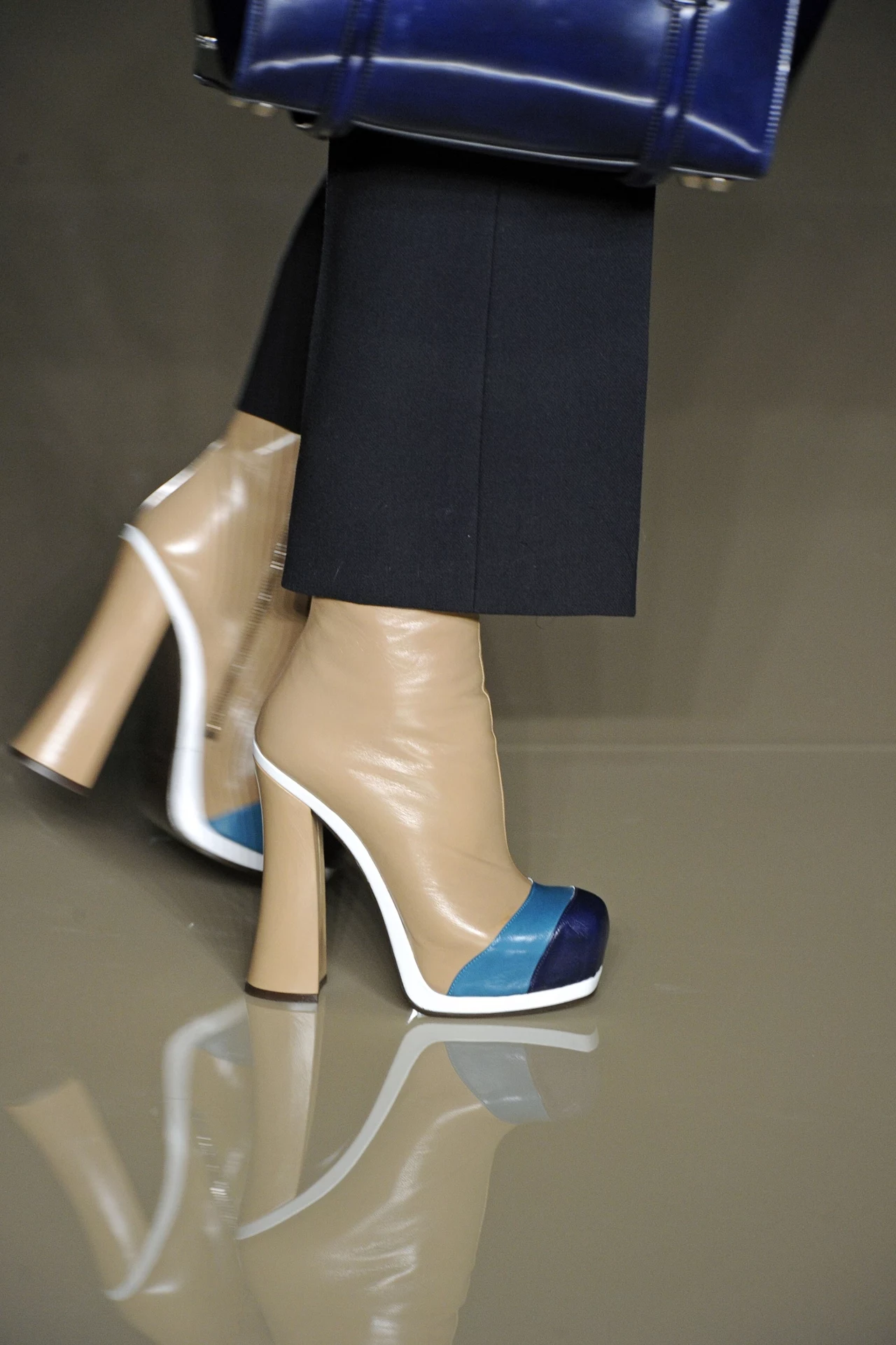 Tej jesieni są modne kolorowe buty