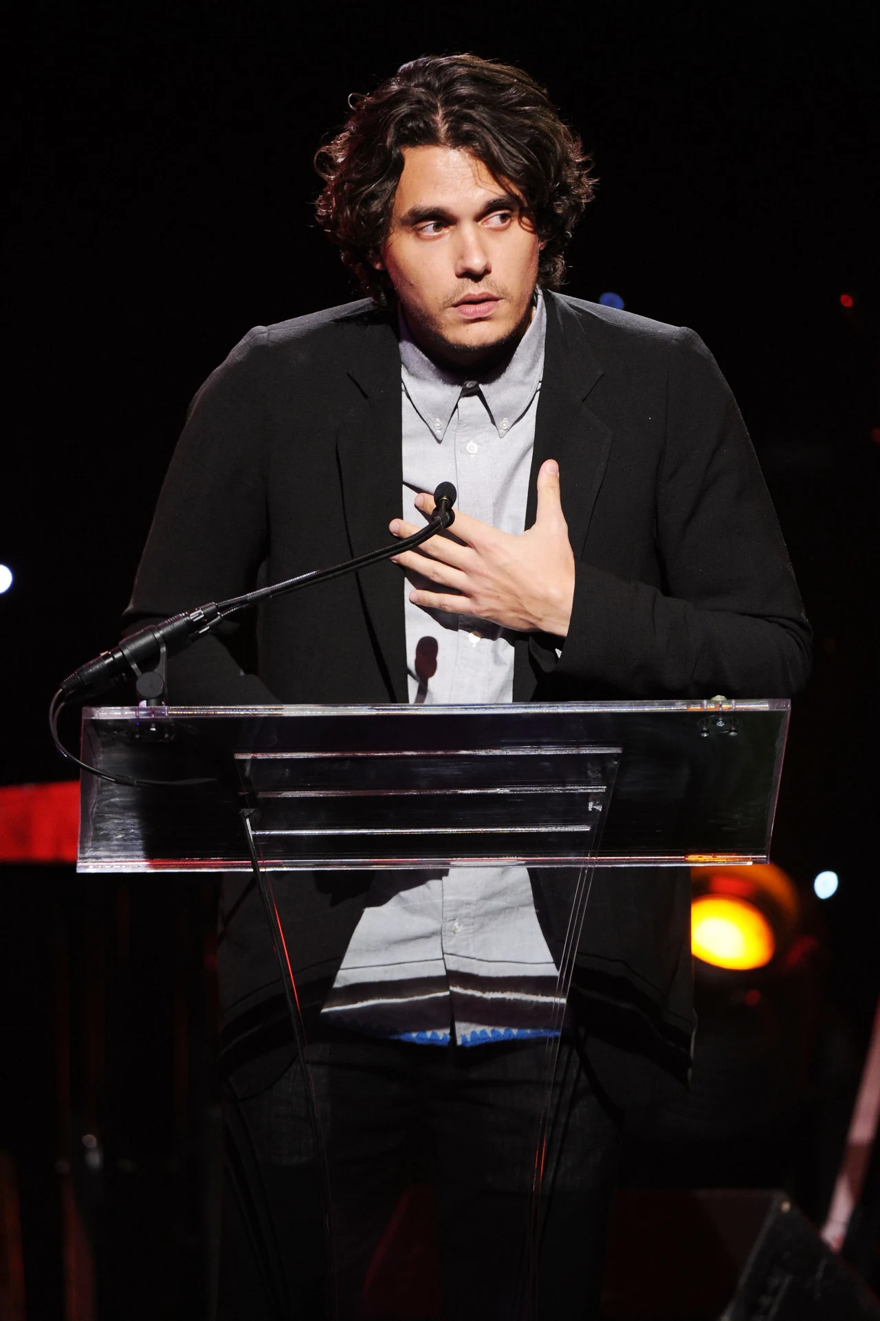 "Na życiowe problemy najlepsza jest masturbacja. Dzięki niej wyszedłem obronną ręką z wielu sytuacji" - twierdzi John Mayer (35 l.). 