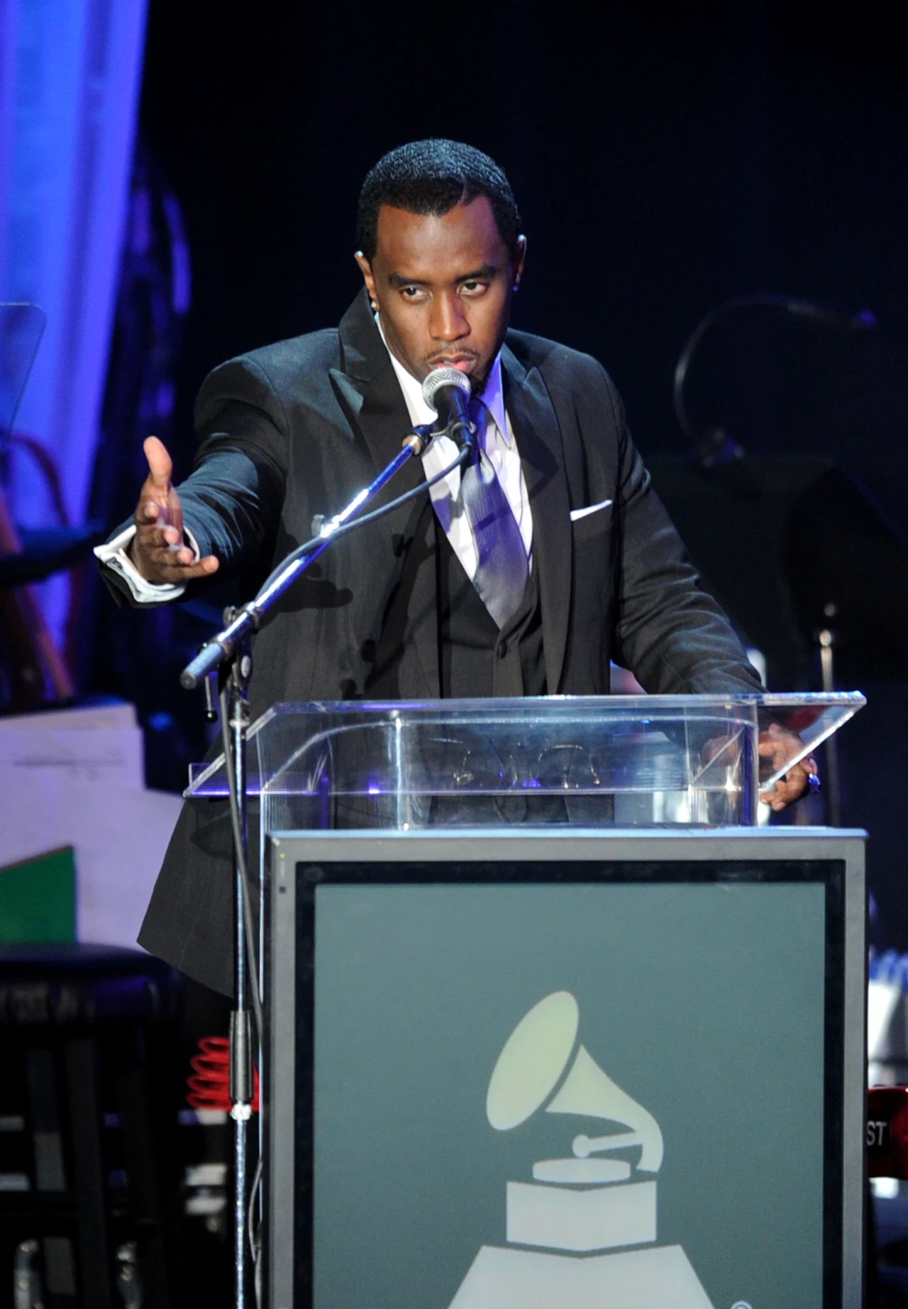 "Zawsze golę okolice intymne. Uważam, że mężczyźni są to winni kobietom!" - zwierzył się jednemu z dziennikarzy P. Diddy.