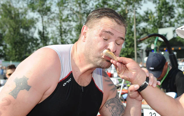 Jeśli chodzi o jedzenie, Tomek lubił sobie folgować. Teraz karze się kapustą Jeśli chodzi o jedzenie, Tomek lubił sobie folgować. Teraz karze się kapustą