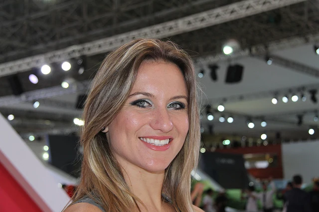 Dziewczyny salonu samochodowego w São Paulo