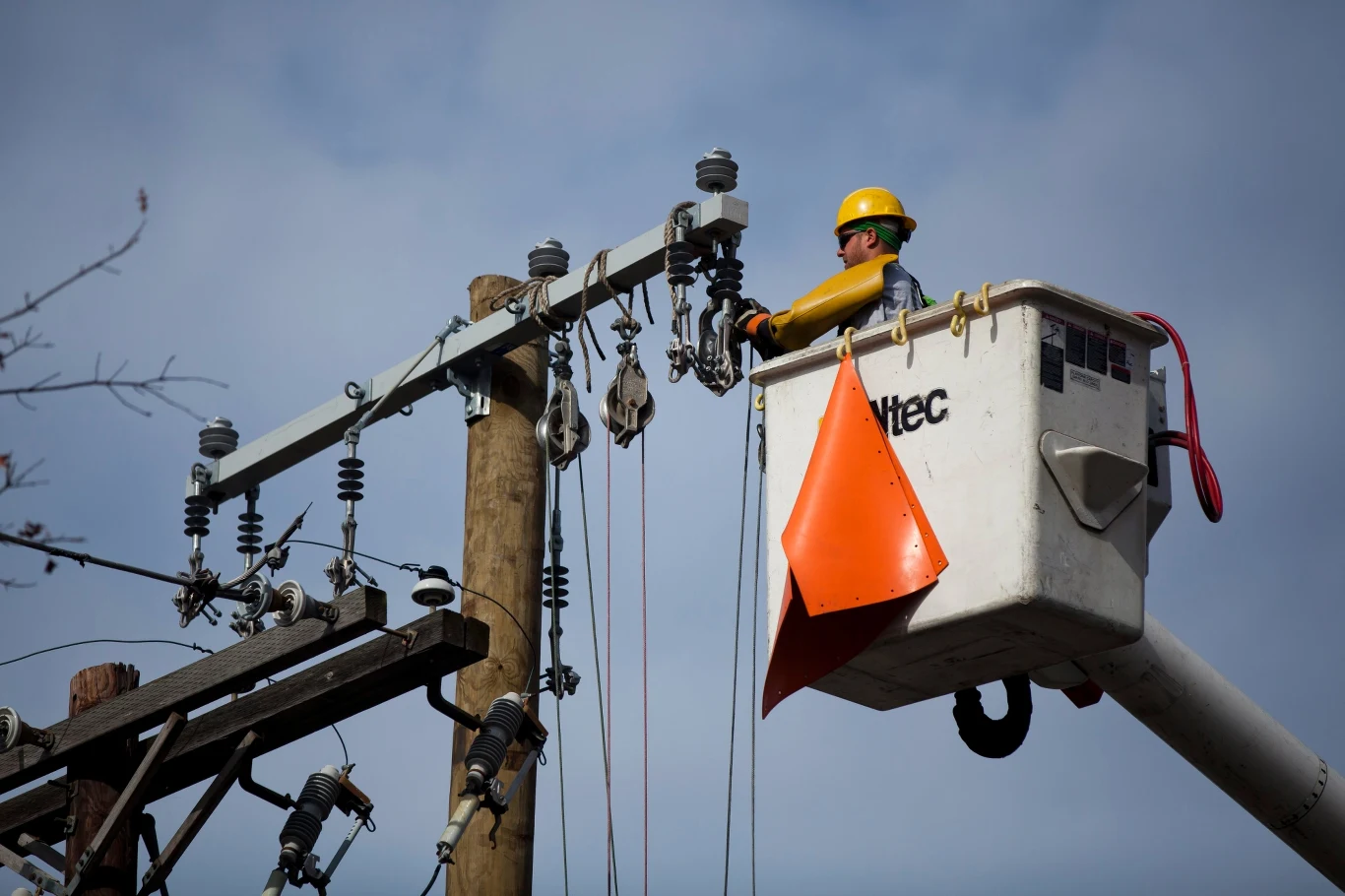 Konserwacja trakcji i zabezpieczenie jej przed skutkami huraganu 
