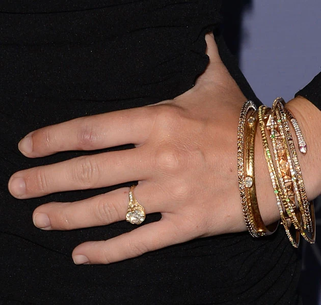 Pierścionek Miley z bliska Pierścionek Miley z bliska