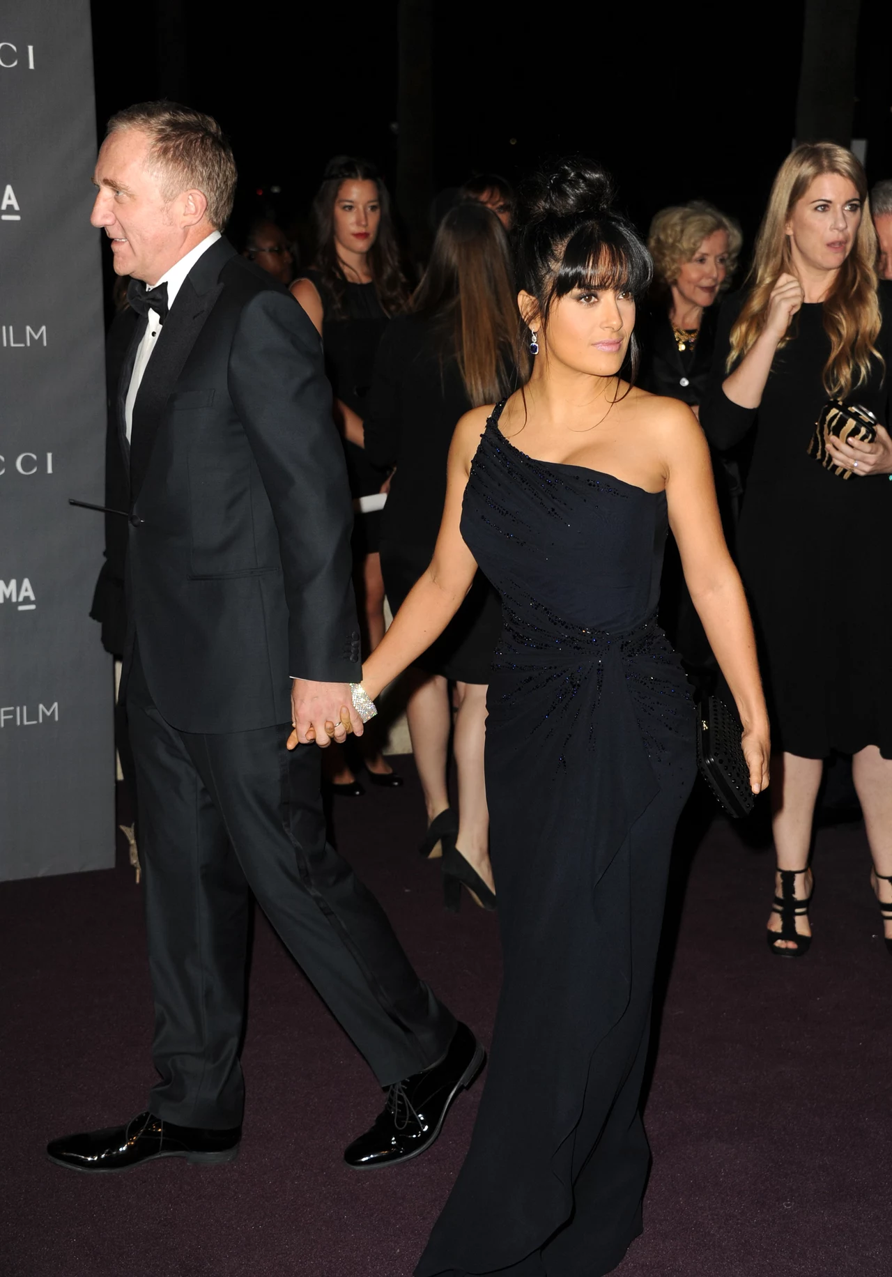 Salma doskonale wie, jak podkreślić swoje atuty. Na zdjęciu z mężem Francois-Henri Pinault'em Salma doskonale wie, jak podkreślić swoje atuty. Na zdjęciu z mężem Francois-Henri Pinault'em