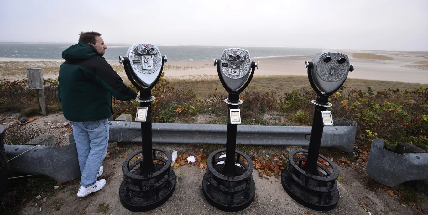 Amerykanie obserwują wzburzone wody ocenu