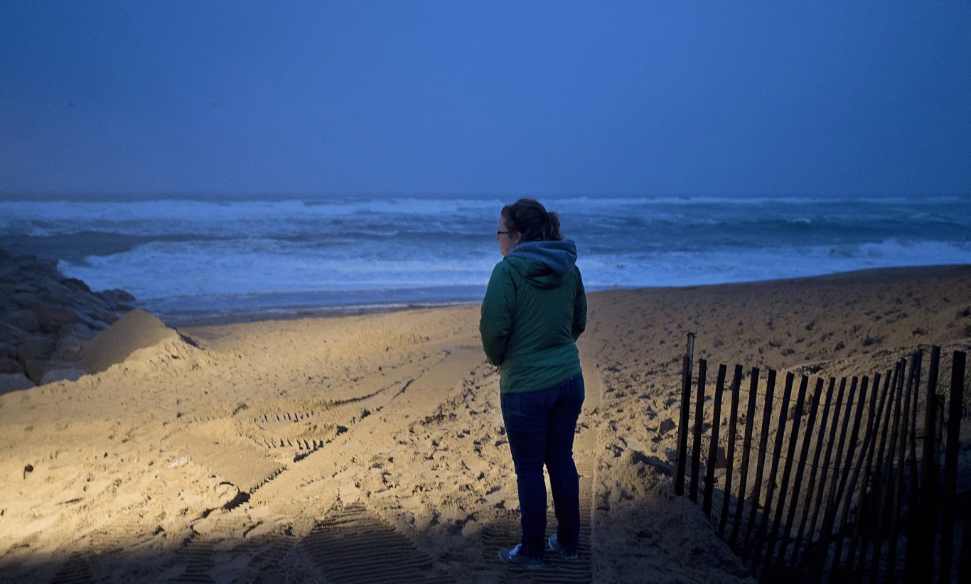 Amerykanie obserwują wzburzone wody ocenu