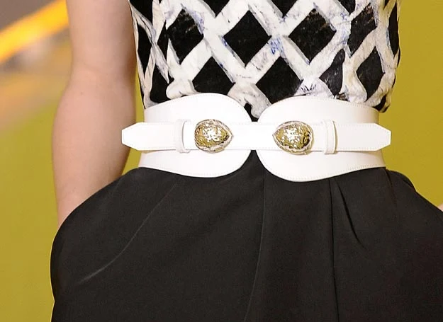 Pasek ze złoconymi połówkami orzecha