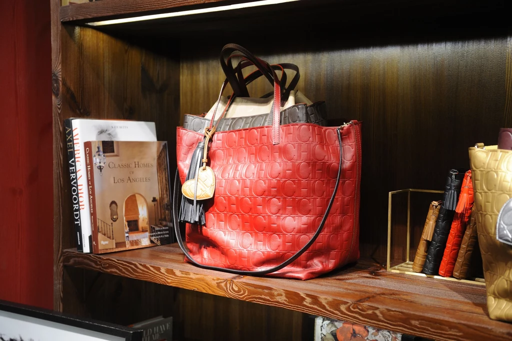 Buitk Ch Carolina Herrera wewnątrz Buitk Ch Carolina Herrera wewnątrz