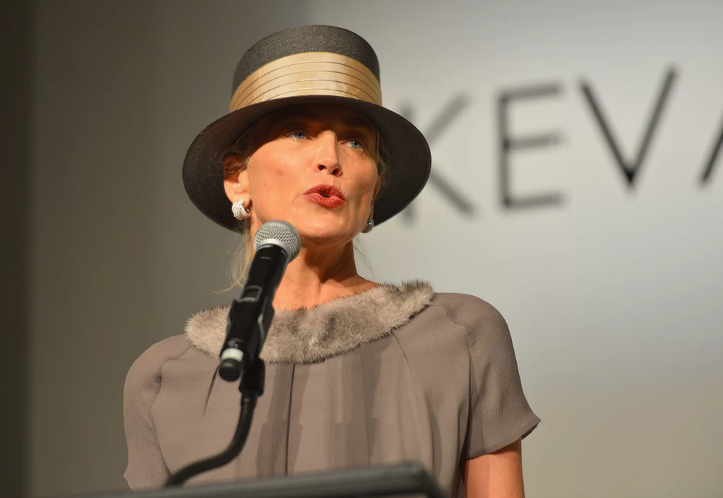 Według nas to nieudana stylizacja Sharon Stone. Co ty o tym sądzisz? Według nas to nieudana stylizacja Sharon Stone. Co ty o tym sądzisz?
