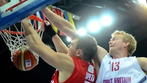 Adam Łapeta i próbujący go zatrzymać Daniel Clark