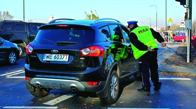 Nie istnieje wykaz sytuacji pozwalających na zastosowanie przez policjanta pouczenia zamiast mandatu.