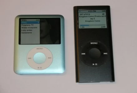 Po lewej iPod nano trzeciej generacji. Po prawej wcześniejszy model.