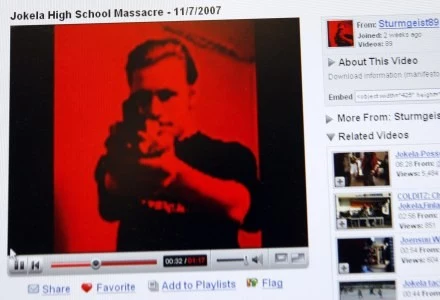 Kadr z filmu 'Jokela High School Massacre'. Gdzie leży wolność internetu?