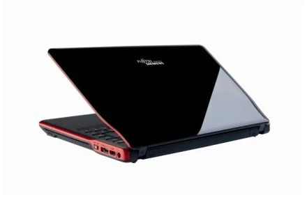 Notebook ma 2,3 kilograma oraz  rozmiary 328 na 247 na 37,4 mm