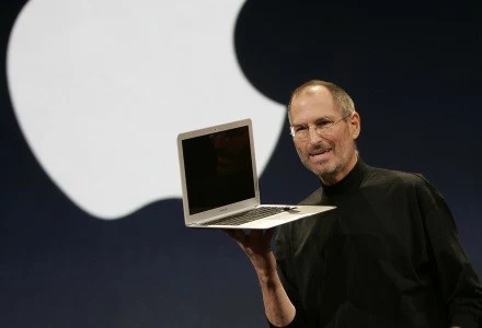 Steve Jobs i gwiazda wieczoru - Macbook Air.