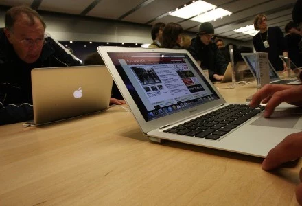 MacBook przyciąga uwagę - tego nie można mu odmówić.