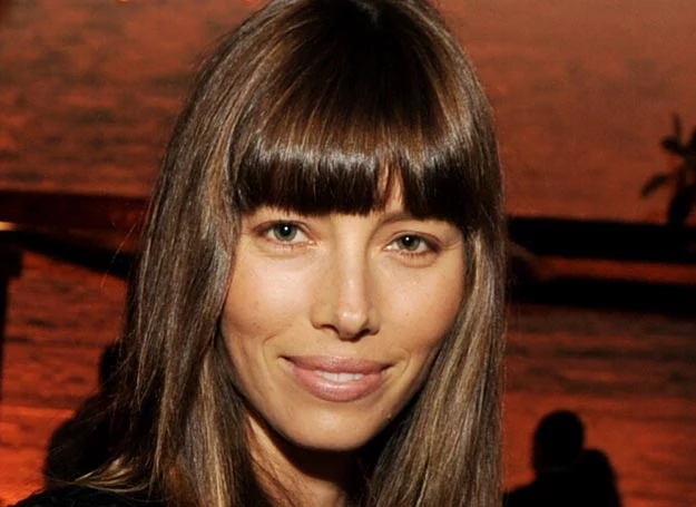 Jessica Biel  preferuje prostą grzywkę