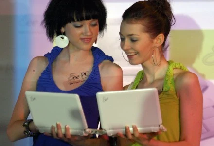 Eee PC. To właśnie on rozpoczął netbookową rewolucję. Eee PC. To właśnie on rozpoczął netbookową rewolucję.