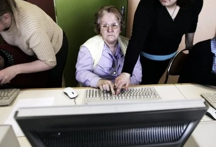 Wielkie firmy oraz rząd muszą pomóc tym, których technologia wykluczyła ze społeczeństwa Wielkie firmy oraz rząd muszą pomóc tym, których technologia wykluczyła ze społeczeństwa