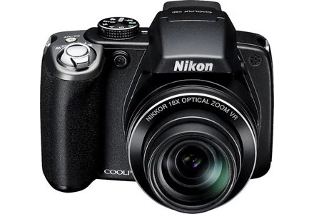 Nikon Coolpix P80 - widok z przodu