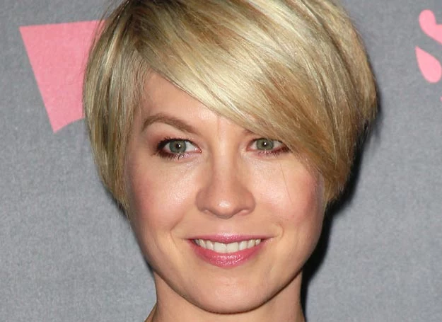 Jenna Elfman i jej grzywka