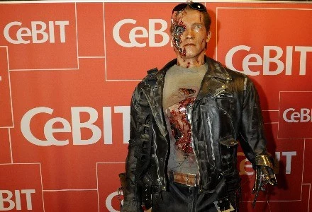 "Hasta la vista, baby" - żegnał sie były Terminator z uczestnikami CeBIT-u. Nawet on nie pomógł.