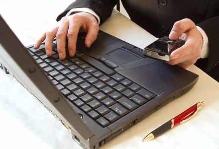 Czytaj INTERIA.PL, a będziesz lepiej pracować - twierdzą Australijczycy fot. Steve Woods Czytaj INTERIA.PL, a będziesz lepiej pracować - twierdzą Australijczycy fot. Steve Woods