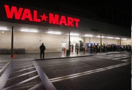 Wal-Mart przebił ofertę Best Buy o jednego dolara mniej. Kto następny? Wal-Mart przebił ofertę Best Buy o jednego dolara mniej. Kto następny?