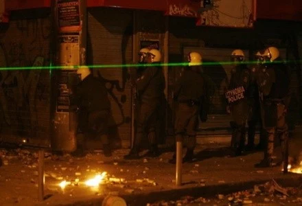Laser wykorzystywany podczas zamieszek w Grecji Laser wykorzystywany podczas zamieszek w Grecji