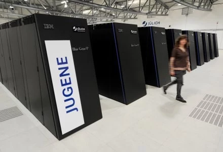 Największymi potentatami na rynku superkomputerów są Intel i IBM