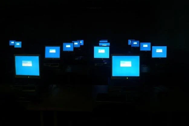 W parze z ogromnym potencjałem internetu, idzie także niebezpieczeństwo fot. Jenny Rollo W parze z ogromnym potencjałem internetu, idzie także niebezpieczeństwo fot. Jenny Rollo