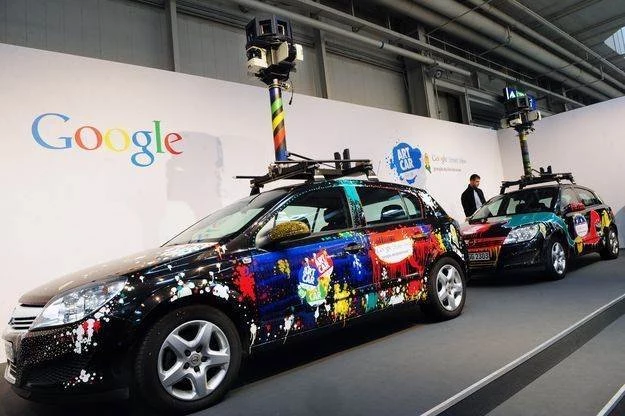 Specjalny samochód wykorzystywany do skanowania ulic dla usługi Street View - targi CeBIT 2010