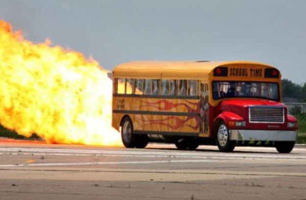 Rakietowy autobus może rozpędzić się do 587 kilometrów na godzinę