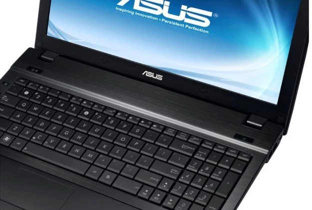 Asus B53F - stworzony teoretycznie dla biznesu, ale używać go może tak naprawdę każdy