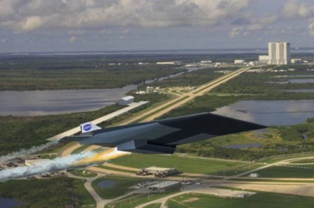 Artystyczna wizja pojzadów wystrzeliwanych za pomocą Advanced Space Launch System Artystyczna wizja pojzadów wystrzeliwanych za pomocą Advanced Space Launch System