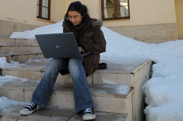 Laptop zimową porą to nie za dobry pomysł, ale stacjonarnego peceta na zewnątrz nie wyniesiemy