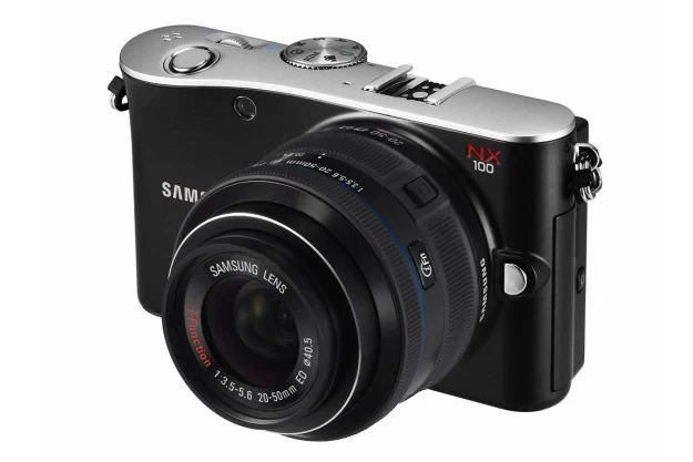 Samsung NX100 z obiektywem i-Function 20-50 mm f/3,5-5,6