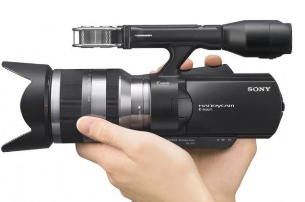 Sony NEX-VG10 - pierwsza kamera z wymienną optyką. Bardzo ciekawa propozycja