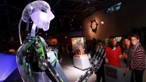 Sieć RoboEarth ma pozwolić robotom na naukę i wymianę doświadczeń