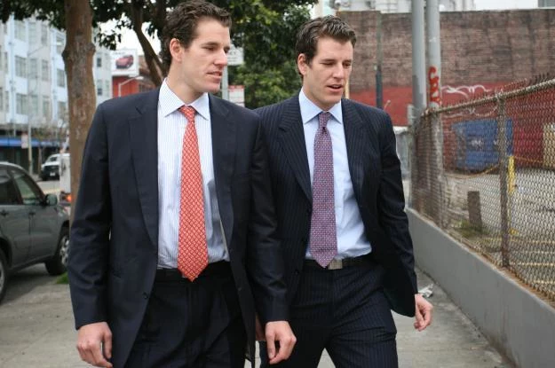 Bracie Tyler (P) i Cameron (L) Winklevoss