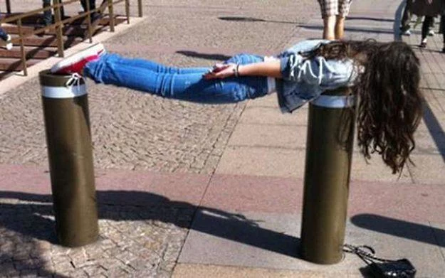 Planking - nowa, absurdalna moda na Facebooku