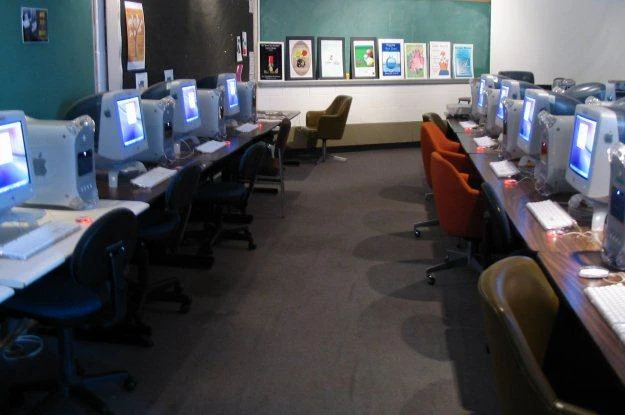 Dla nowych studentów technologia to nie dodatek, tylko normalne narzędzie pracy fot. Richard Karrer Dla nowych studentów technologia to nie dodatek, tylko normalne narzędzie pracy fot. Richard Karrer