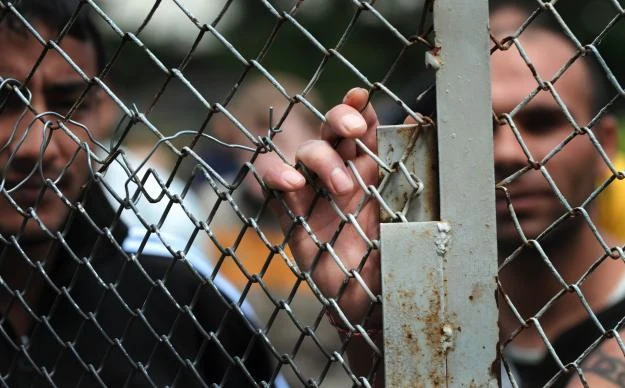 Błąd w oprogramowaniu doprowadził do zwolnienia 450 groźnych przestępców Błąd w oprogramowaniu doprowadził do zwolnienia 450 groźnych przestępców