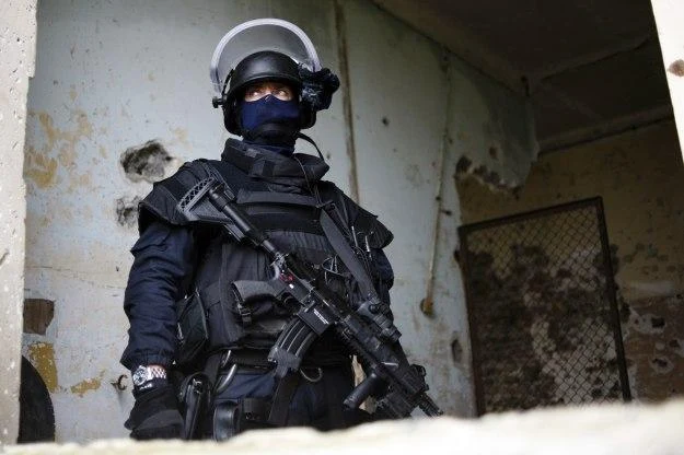 Głupi żart zaalarmował policję i oddział SWAT Głupi żart zaalarmował policję i oddział SWAT