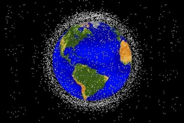 Obecnie wokół Ziemi krąży ponad 17 000 pozostawionych przez człowieka odpadków