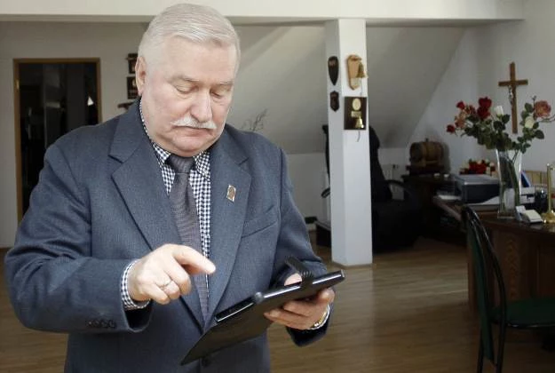 Lech Wałęsa i jego tablet. "Żonę zamieniłem na internet" - żartuje były prezydent