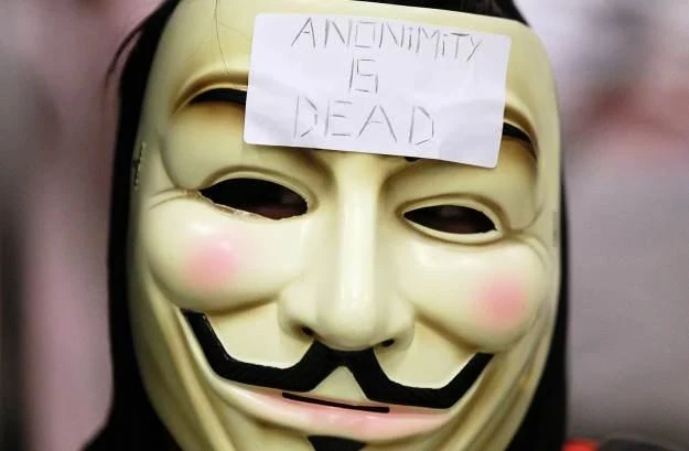 Maska Guya Fawlkesa z filmu "V jak Vendetta" - symbol grupy haktywistów Anonymous