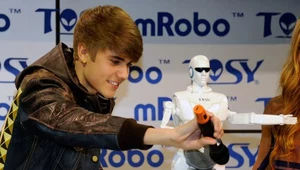 mRobo - robot jak Justin Bieber