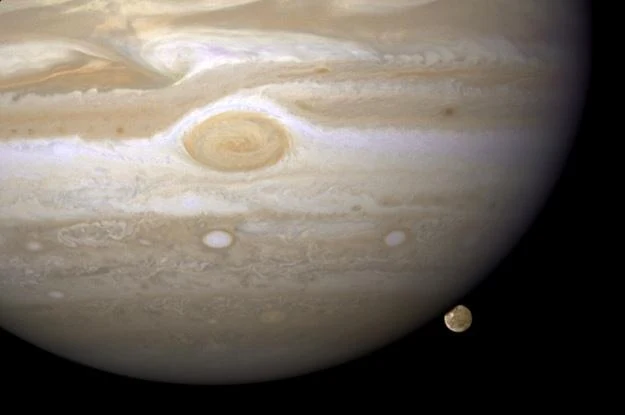 Ganymede jest jednym z księżyców Jowisza Ganymede jest jednym z księżyców Jowisza